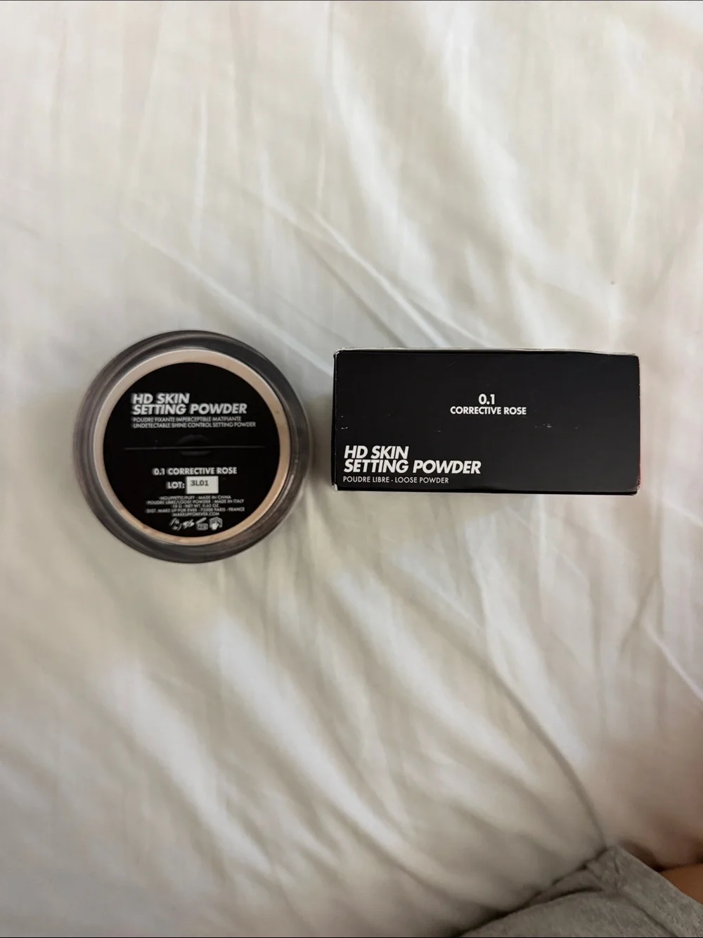 Make Up For Ever HD Skin Setting Powder in shade 0.1 Corrective Rose.
